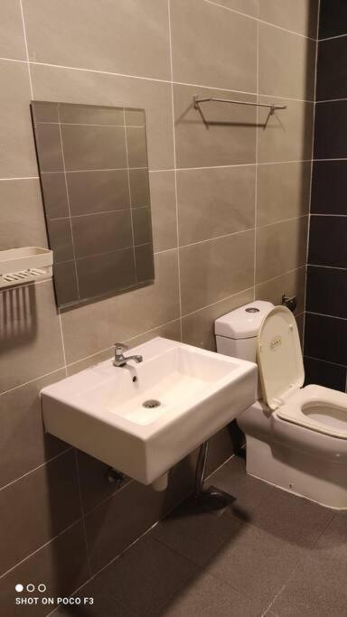 Ha1104- Cyberjaya-wi-fi-netflix- Parking-pool, 3074 Cyberjaya