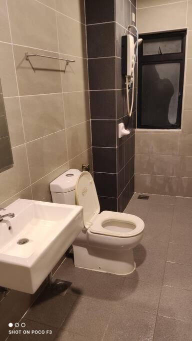 Ha1104- Cyberjaya-wi-fi-netflix- Parking-pool, 3074 * Cyberjaya