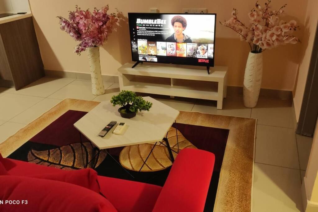 Apartment Ha1104- Cyberjaya-wi-fi-netflix- Parking-pool, 3074 *