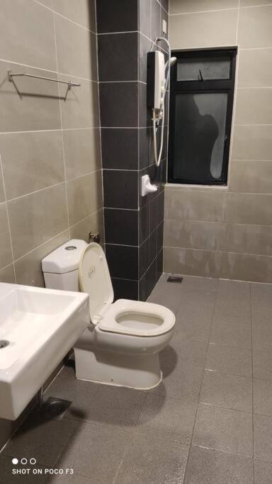 Ha1104- Cyberjaya-wi-fi-netflix- Parking-pool, 3074