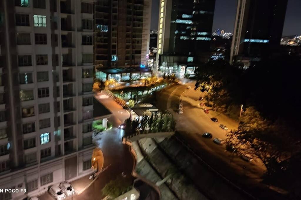 Apartment Ha1104- Cyberjaya-wi-fi-netflix- Parking-pool, 3074 *