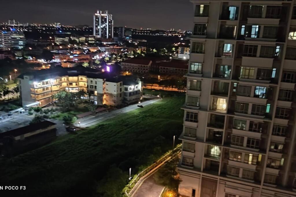 Apartment Ha1104- Cyberjaya-wi-fi-netflix- Parking-pool, 3074